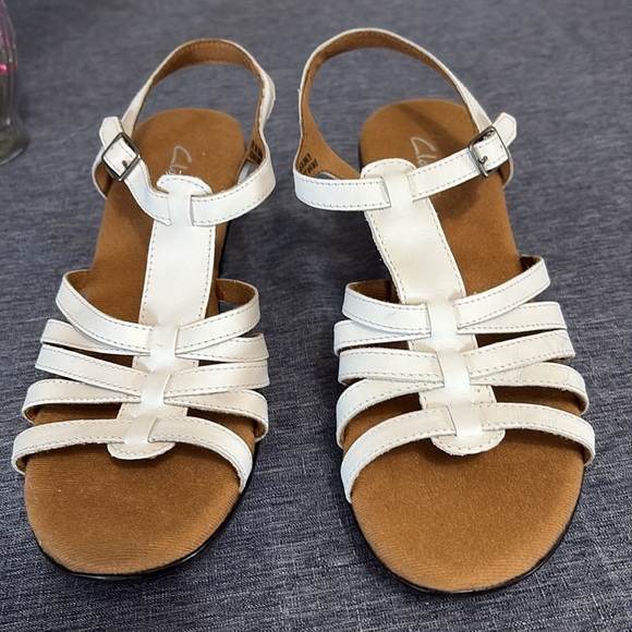 Clarks Leather White Sandals Open Toe Buckle Clasp 2” Heel US Womens Size 8 - Picture 2 of 5